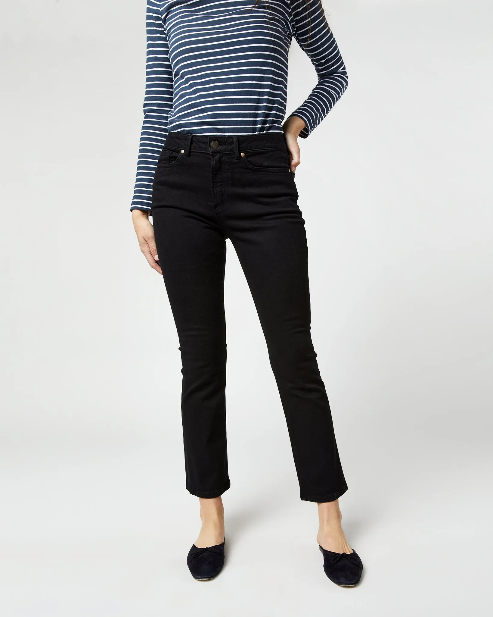 Flare Cropped 5-Pocket Jean in Black Stretch Denim